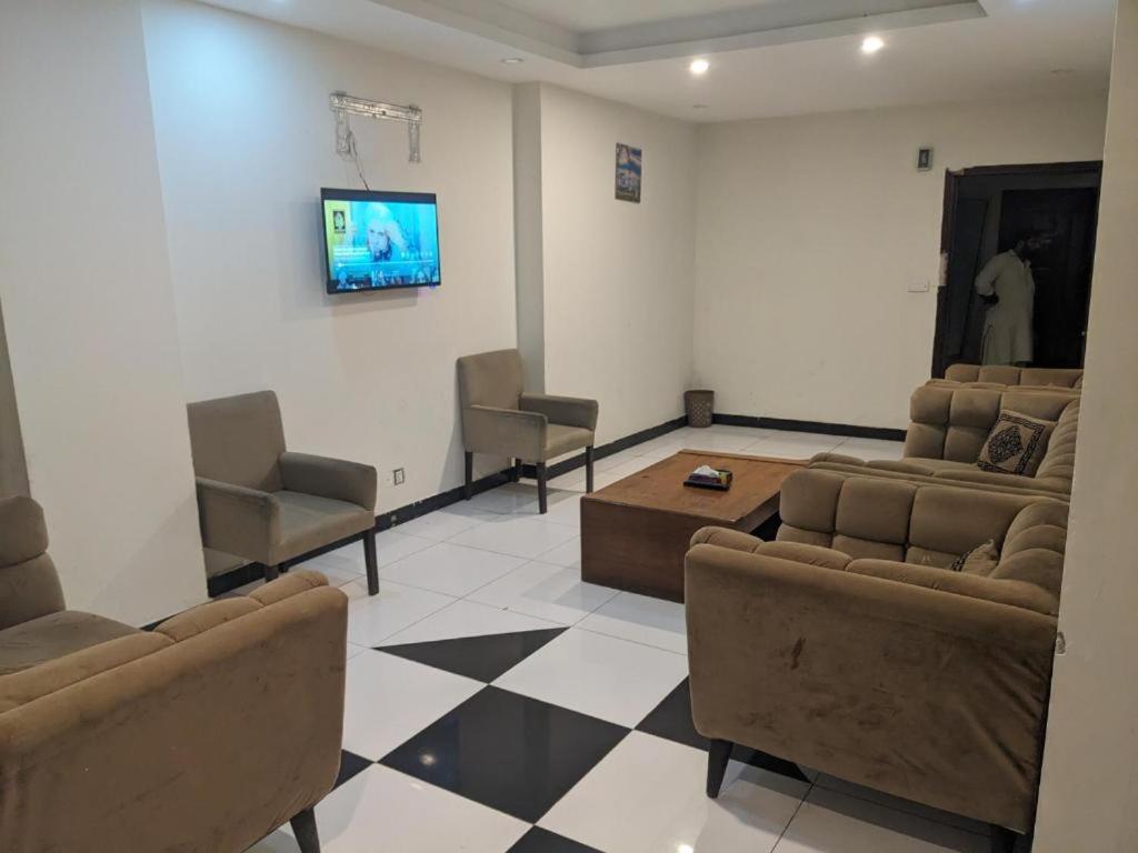 Lavish Hotel Rawalpindi Bagian luar foto
