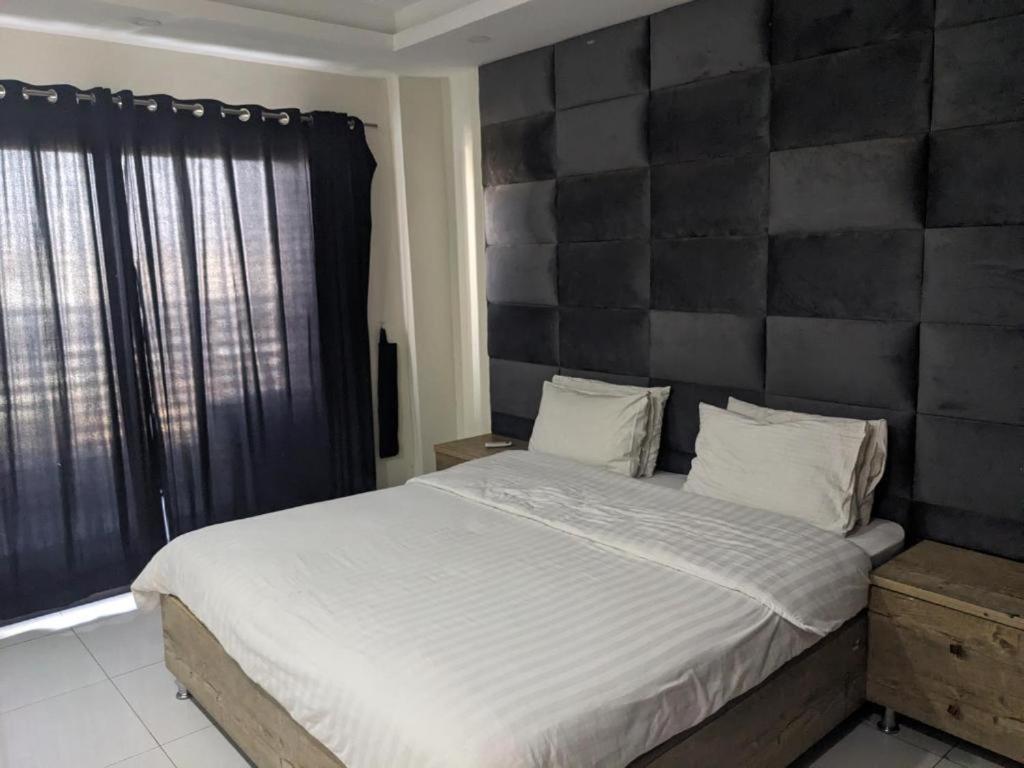 Lavish Hotel Rawalpindi Bagian luar foto